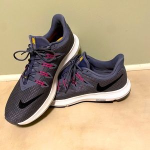 Nike women’s runner size 9.5